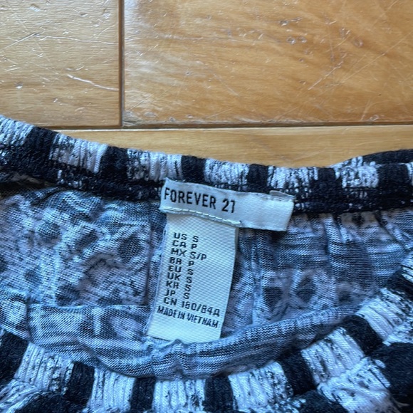 Forever 22 off the shoulder top - Picture 2 of 2